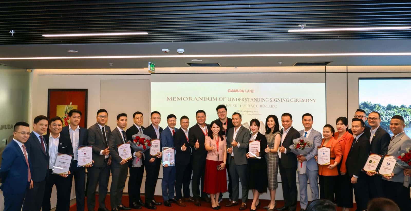 Đại diện Gamuda Land và các đại lý phân phối F1 dự án Eaton Park.