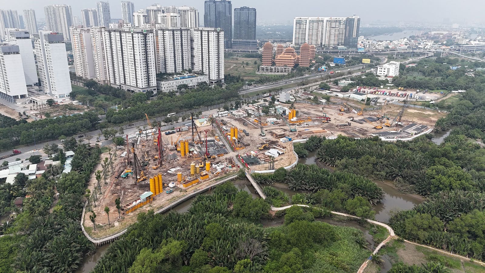 Tiến độ xây dựng Eaton Park Gamuda Land tháng 01 năm 2024.
