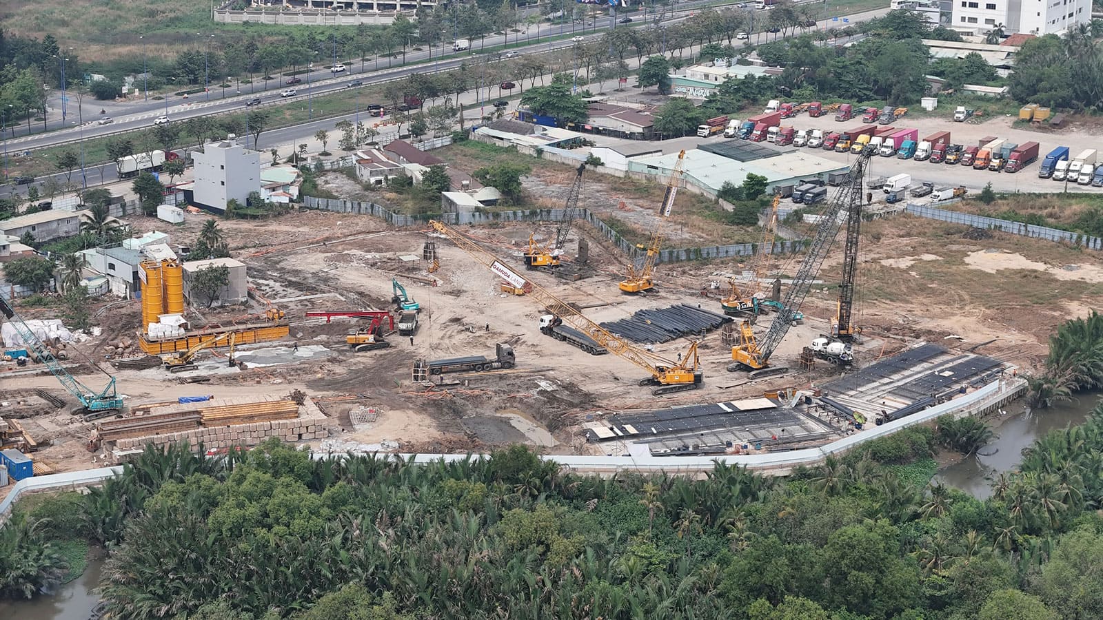 Tiến độ xây dựng Eaton Park Gamuda Land tháng 01 năm 2024.