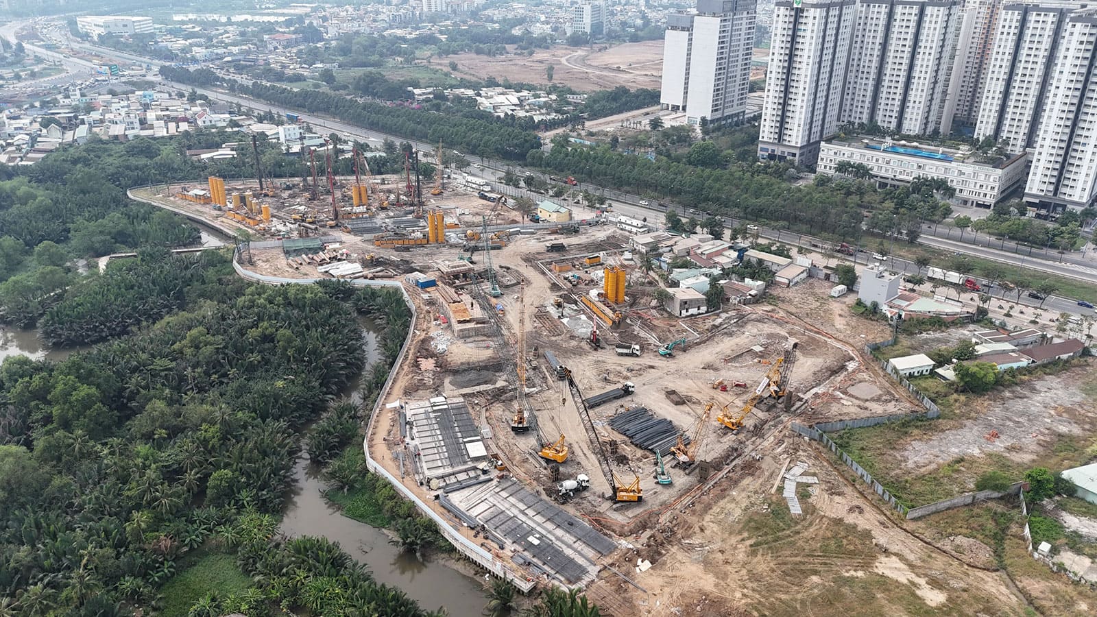 Tiến độ xây dựng Eaton Park Gamuda Land tháng 01 năm 2024.