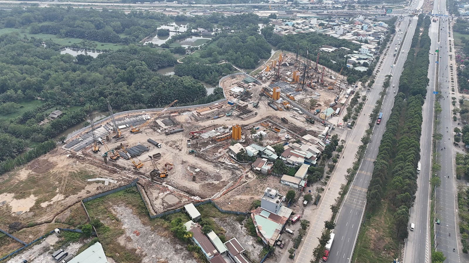 Tiến độ xây dựng Eaton Park Gamuda Land tháng 01 năm 2024.